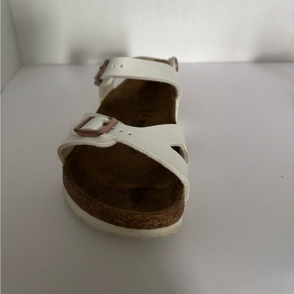 Girls Birkenstocks White Sandals with Buckle Detail Size 30 - Picture 2 of 6